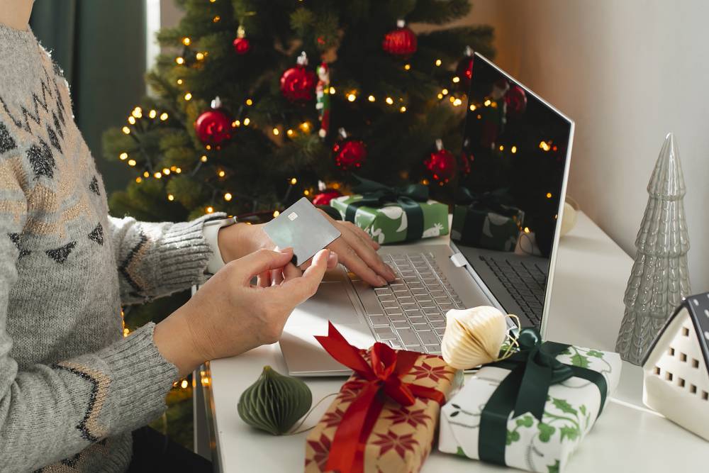 6 Ways To Shop Smart This Holiday Season | Gulf Winds Blog: Save. Spend ...